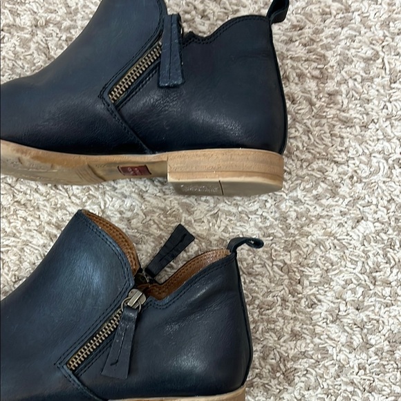 Bueno Footwear Vale Leather Black Minimal Ankle Boots - Size 38 EU 7 US - Picture 8 of 16